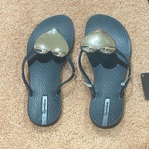 Ipanema wave heart flip flops